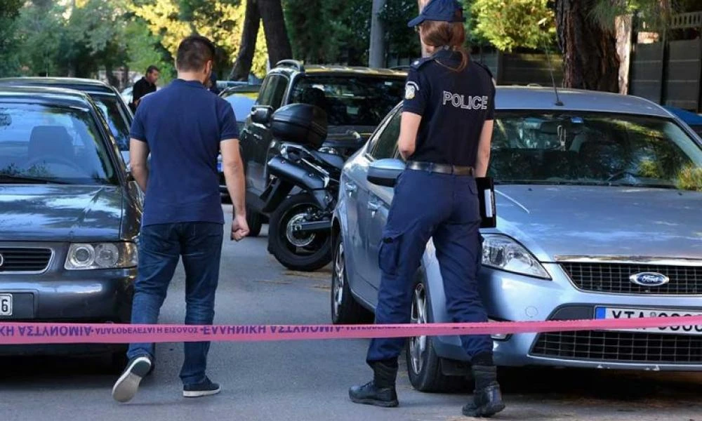 Κηφισιά: Βίντεο ντοκουμέντο από τη δράση του «ντελιβερά» διαρρήκτη αυτοκινήτων